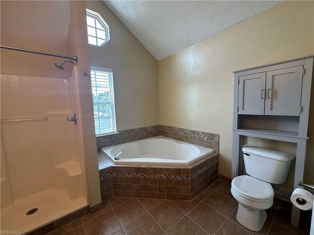 5042 Kemps Lake DR, Virginia Beach, VA 23462