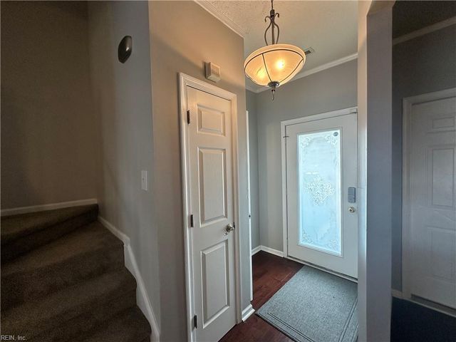 5042 Kemps Lake DR, Virginia Beach, VA 23462