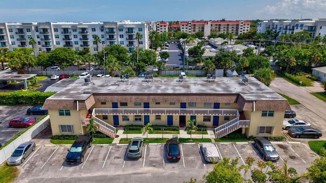 1204 S Lake Drive E 3, Lantana, FL 33462