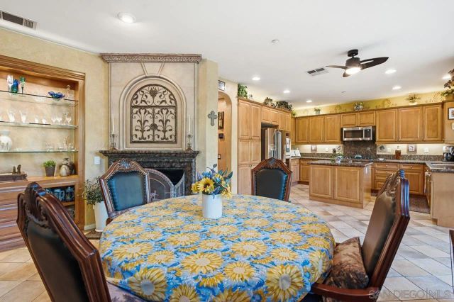 3320 Wild Oak Ln, Escondido, CA 92027