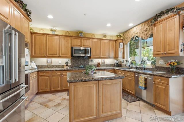 3320 Wild Oak Ln, Escondido, CA 92027