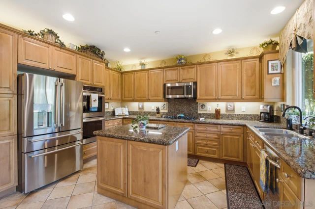 3320 Wild Oak Ln, Escondido, CA 92027