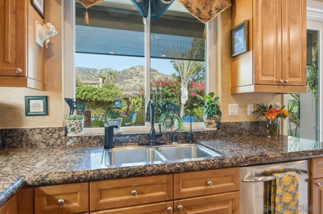 3320 Wild Oak Ln, Escondido, CA 92027