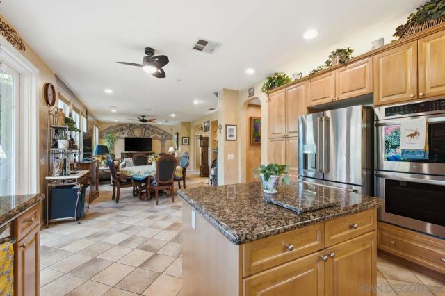 3320 Wild Oak Ln, Escondido, CA 92027