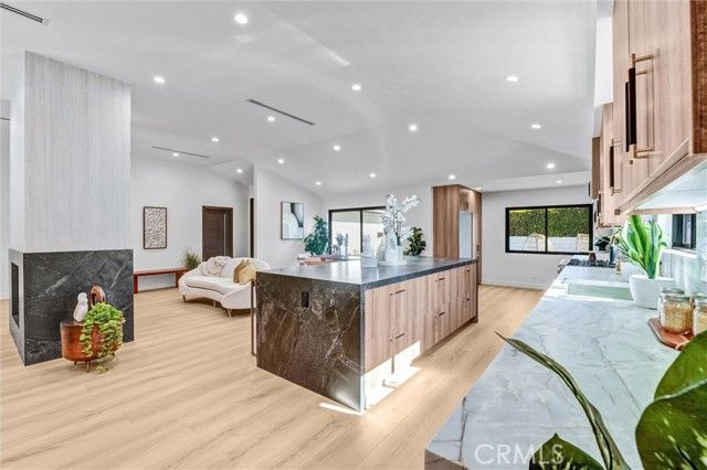 6847 Katherine, Van Nuys (los Angeles), CA 91405