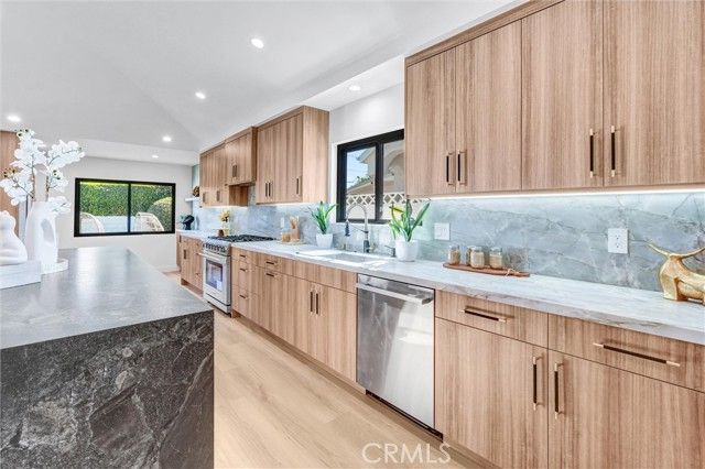 6847 Katherine, Van Nuys (los Angeles), CA 91405