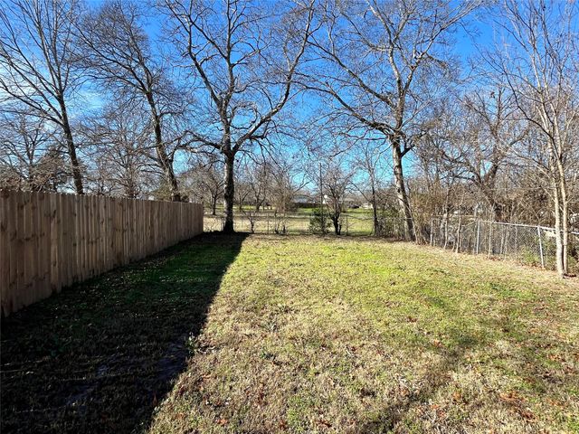 309-2 Braz Street, Bonham, TX 75418