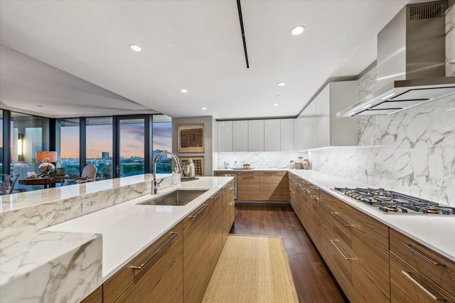 3433 Westheimer Road 706, Houston, TX 77027