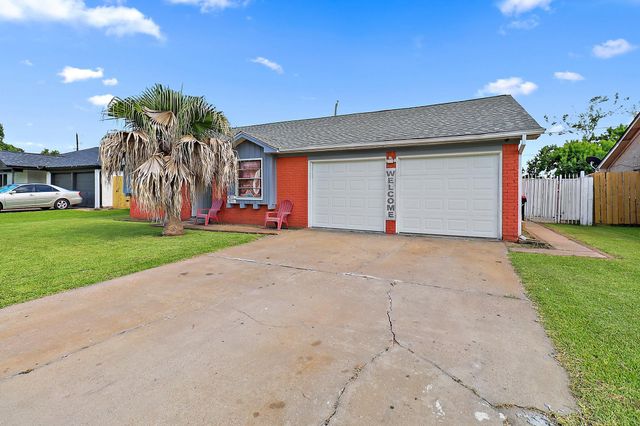 111 Grantham Road, Baytown, TX 77521