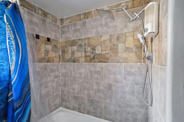 111 Grantham Road, Baytown, TX 77521