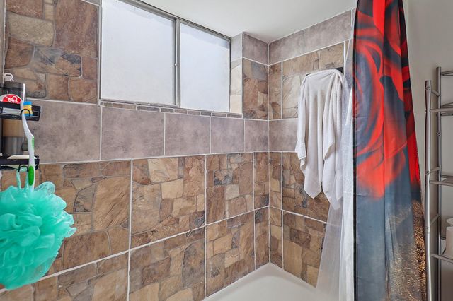 111 Grantham Road, Baytown, TX 77521