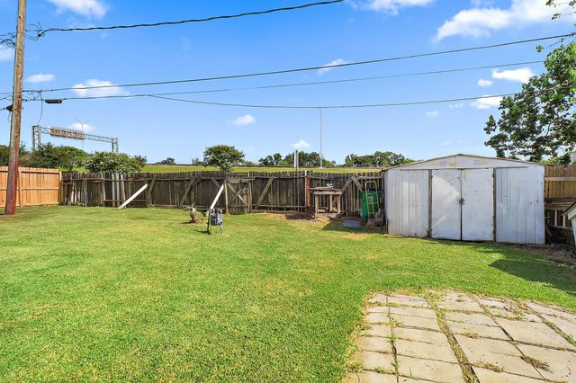 111 Grantham Road, Baytown, TX 77521