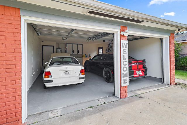 111 Grantham Road, Baytown, TX 77521