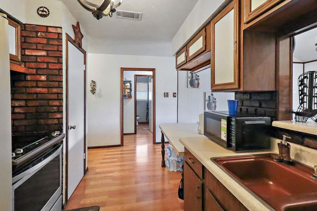 111 Grantham Road, Baytown, TX 77521