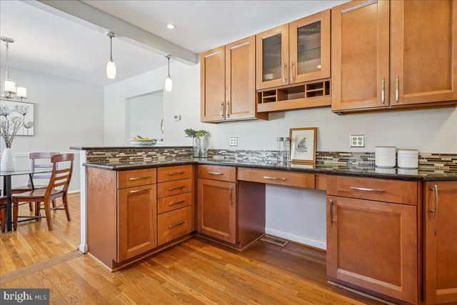 2412 CAVENDISH DR, Alexandria, VA 22308