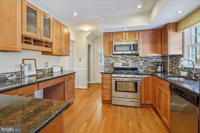 2412 CAVENDISH DR, Alexandria, VA 22308