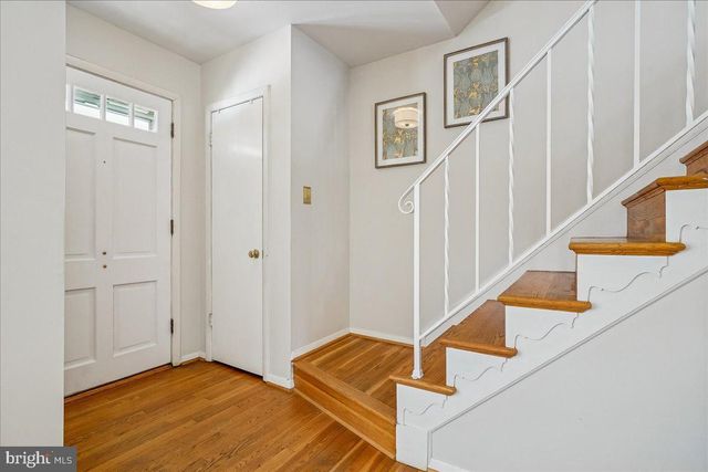 2412 CAVENDISH DR, Alexandria, VA 22308