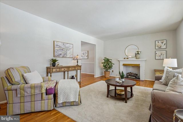 2412 CAVENDISH DR, Alexandria, VA 22308