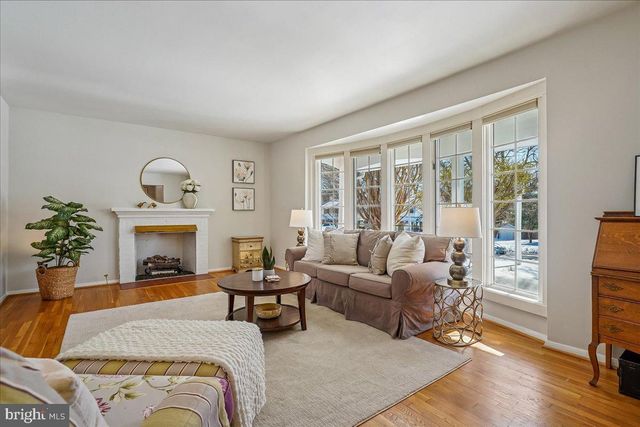 2412 CAVENDISH DR, Alexandria, VA 22308