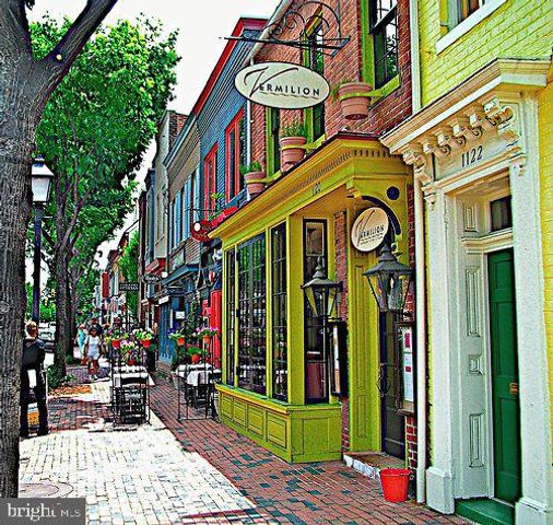 2412 CAVENDISH DR, Alexandria, VA 22308