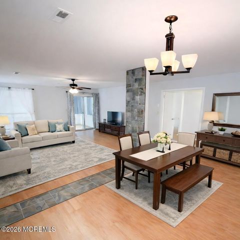 9 Romford Lane, Manchester, NJ 08759