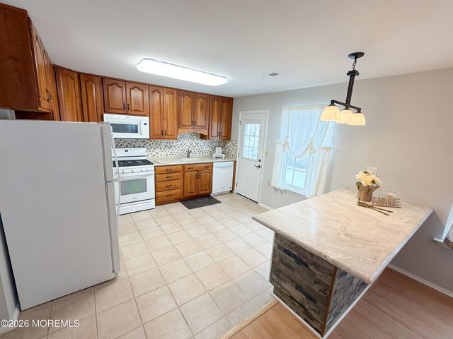 9 Romford Lane, Manchester, NJ 08759