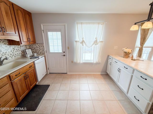 9 Romford Lane, Manchester, NJ 08759