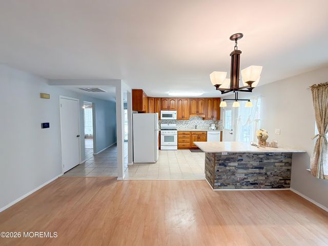 9 Romford Lane, Manchester, NJ 08759