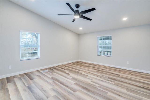 158 Shady Oaks DR, Dale, TX 78616