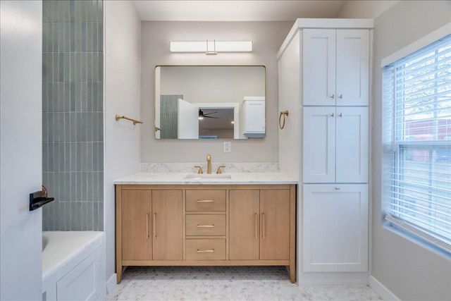 158 Shady Oaks DR, Dale, TX 78616