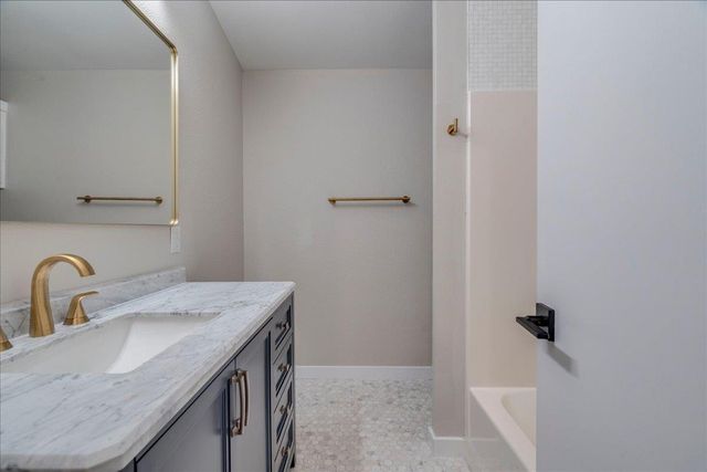 158 Shady Oaks DR, Dale, TX 78616