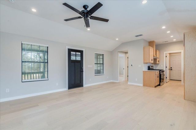 158 Shady Oaks DR, Dale, TX 78616