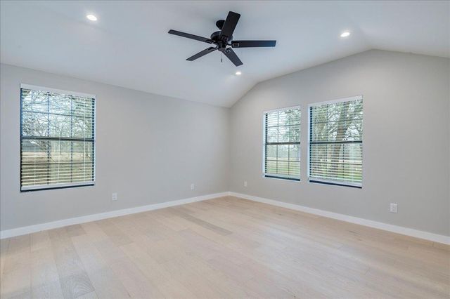 158 Shady Oaks DR, Dale, TX 78616