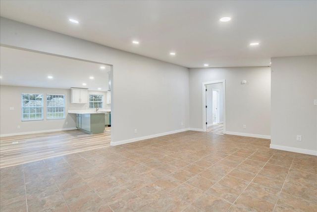 158 Shady Oaks DR, Dale, TX 78616