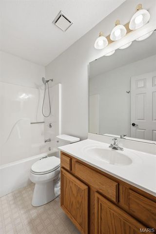 1015 Anna Meadows Lane, Ballwin, MO 63021