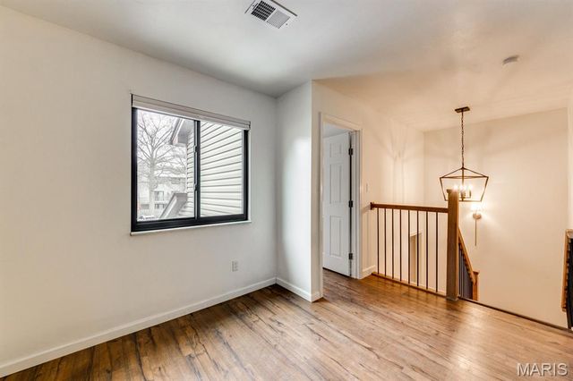 1722 Robin Knoll Court, St Louis, MO 63146