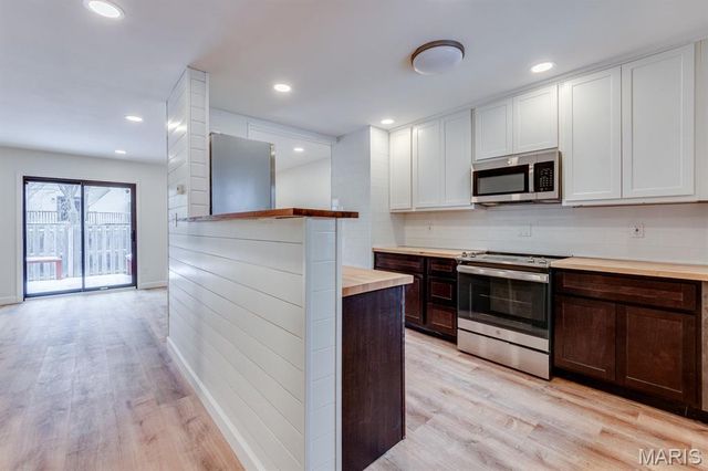 1722 Robin Knoll Court, St Louis, MO 63146