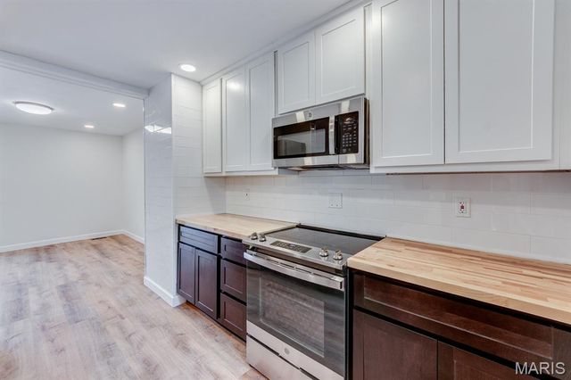 1722 Robin Knoll Court, St Louis, MO 63146