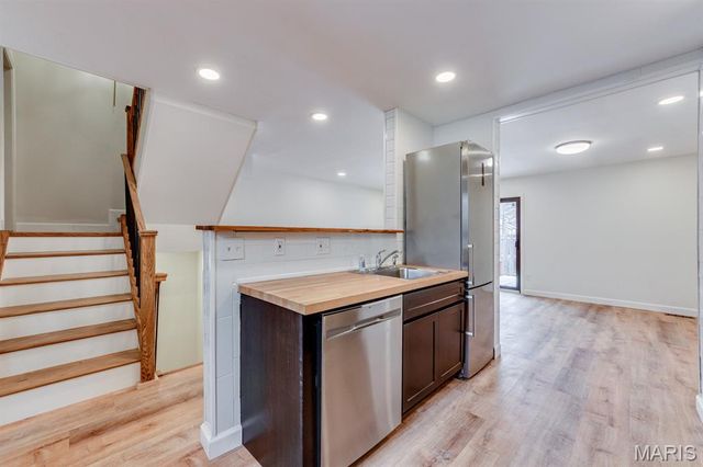 1722 Robin Knoll Court, St Louis, MO 63146