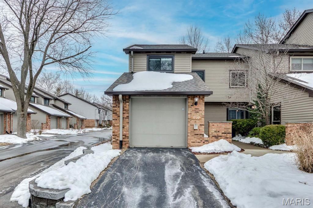 1722 Robin Knoll Court, St Louis, MO 63146