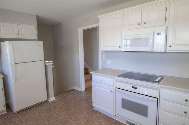 2207 BUSHNELL DR, Columbia, MO 65201