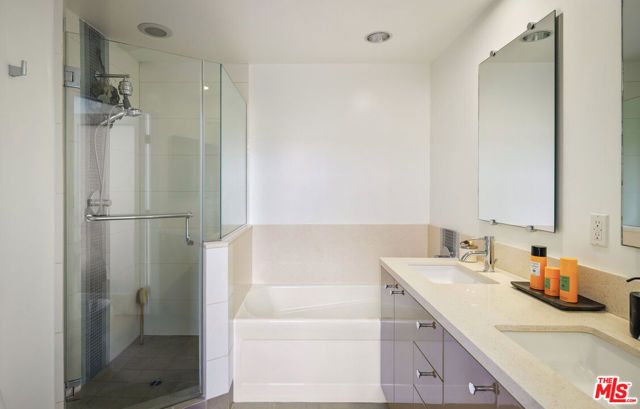 108 S Croft Avenue 103, Los Angeles, CA 90048