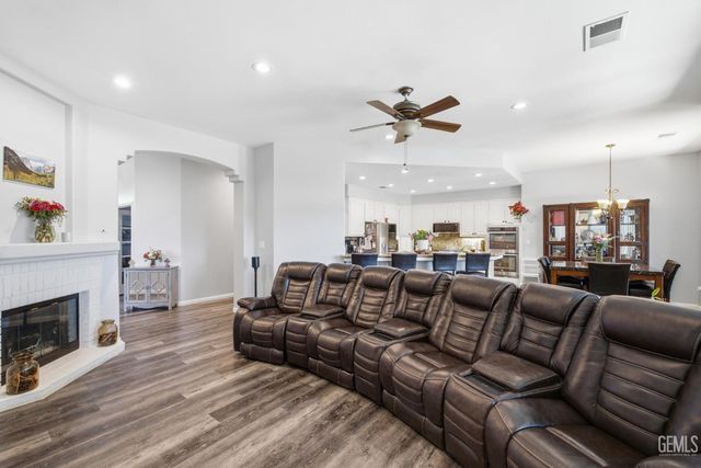 15304 Anita Catrina Court, Bakersfield, CA 93314