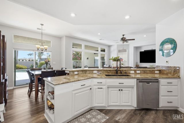 15304 Anita Catrina Court, Bakersfield, CA 93314