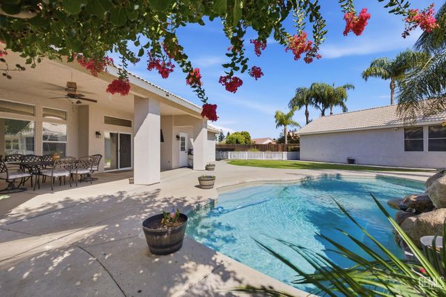 15304 Anita Catrina Court, Bakersfield, CA 93314