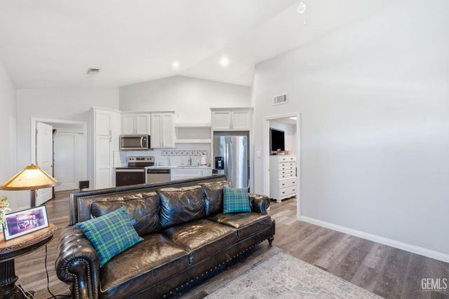 15304 Anita Catrina Court, Bakersfield, CA 93314