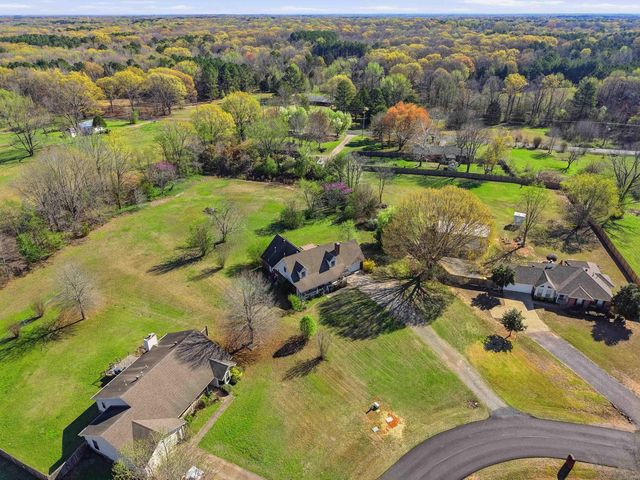 612 Dogwood Meadows Lane, Austin, AR 72007