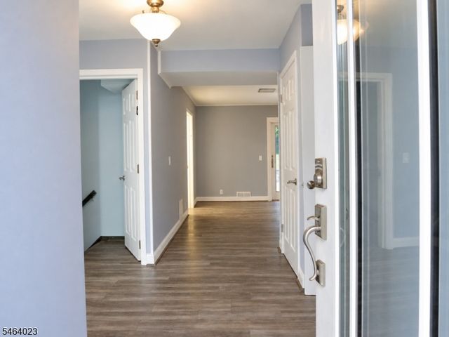 7 Crossbrook Ln, West Caldwell Twp., NJ 07006