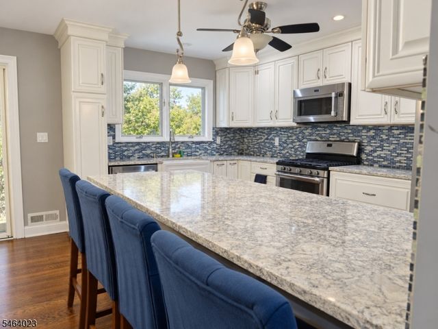 7 Crossbrook Ln, West Caldwell Twp., NJ 07006