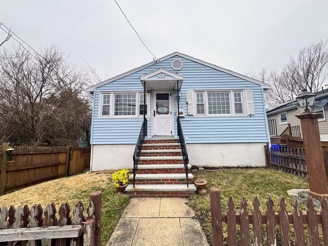 89 Cleveland St, Malden, MA 02148